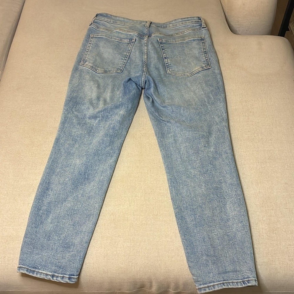 Old Navy High-Rise OG Straight Extra Stretch Light Blue Women's Jeans - Picture 5 of 7